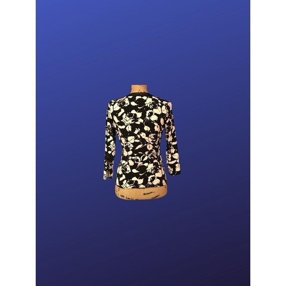 INC INTERNATIONAL CONCEPTS Surplice Wrap Top, BLACK/CREAM FLORAL, Size M, NWOT - Picture 2 of 8